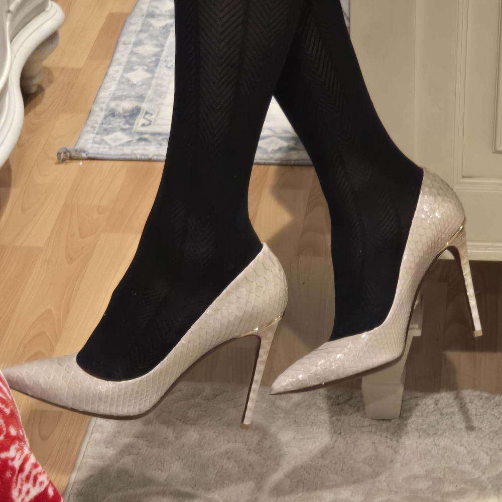 Louis Vuitton Two Tone Python Eyeliner Pumps Size 40